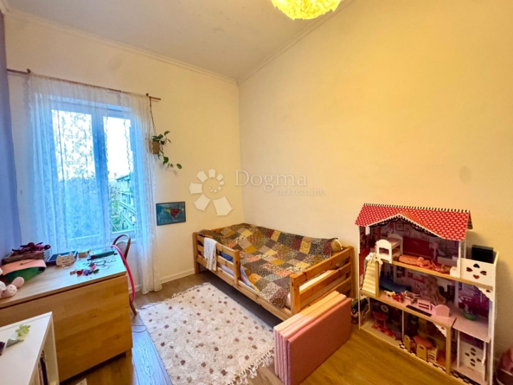 Renovirani austrougraski stan, top lokacija - 81,14m2