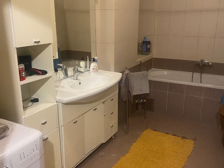 Centar stan 4 sobe -200 € po osobi