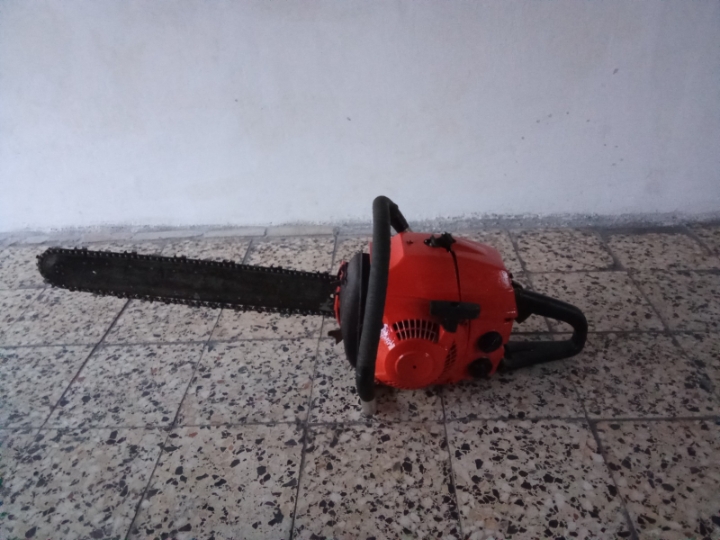 Motorna pila Husqvarna.tomos