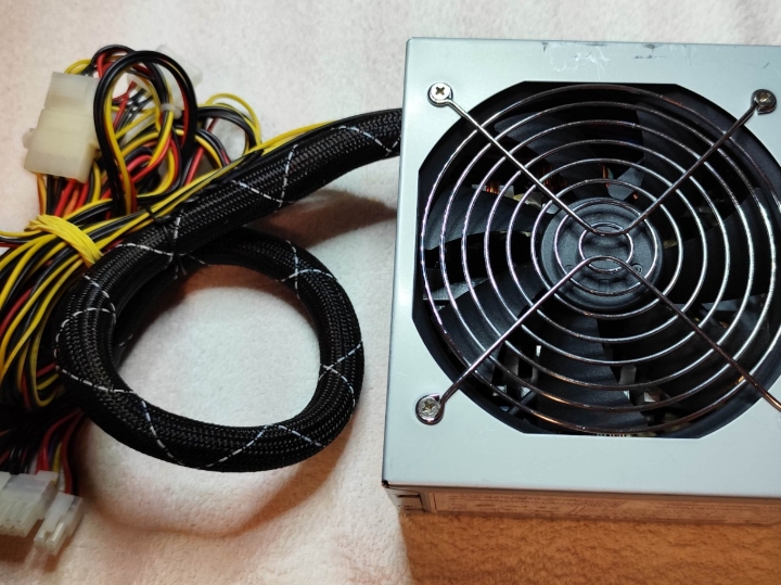 Chieftec 450 W napajanje za PC