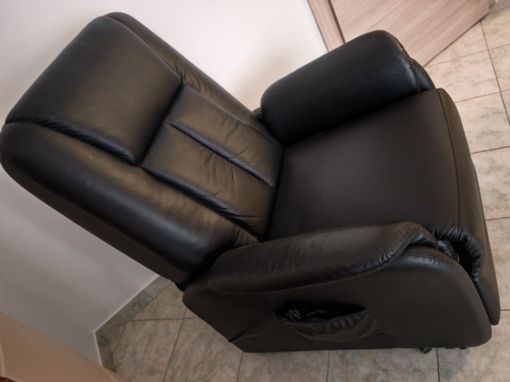 Kožna fotelja s relax funkcijom