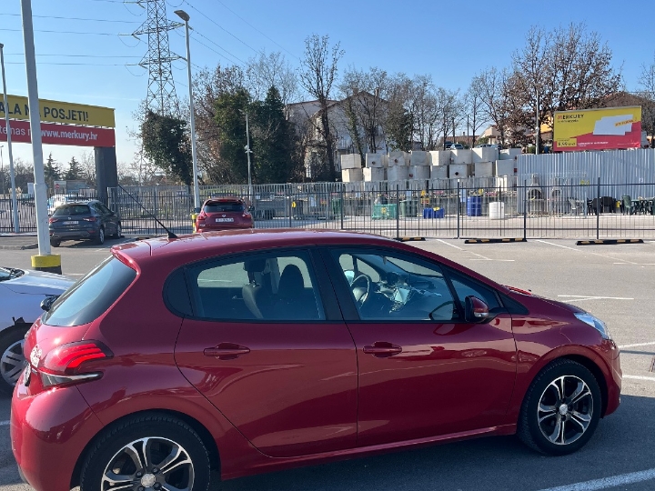 Peugeot 208, reg. god. dana