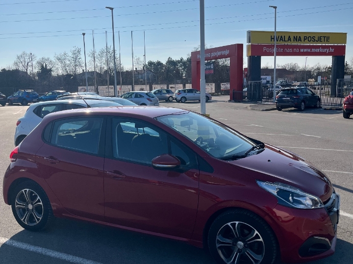 Peugeot 208, reg. god. dana