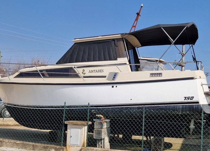 Beneteau Antares 7.50, Pula