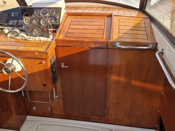 Beneteau Antares 7.50, Pula