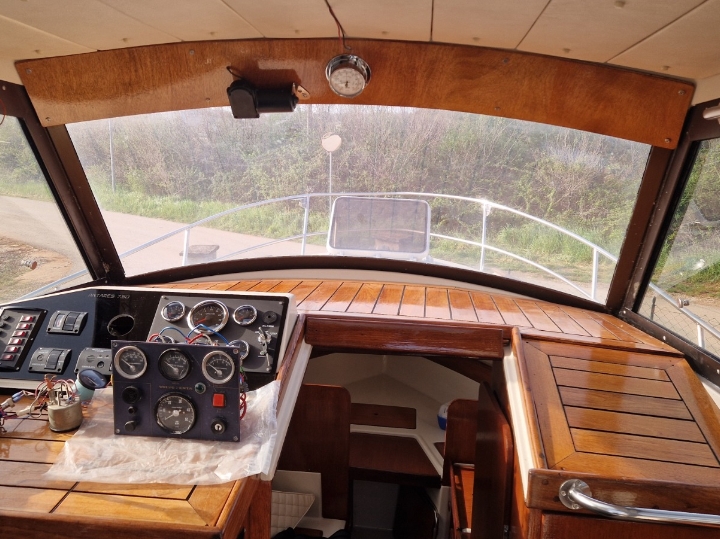 Beneteau Antares 7.50, Pula