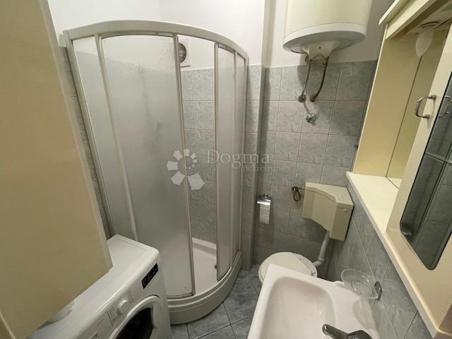 Pećine - 21m2, garsonijera u blizini Towera, plaža