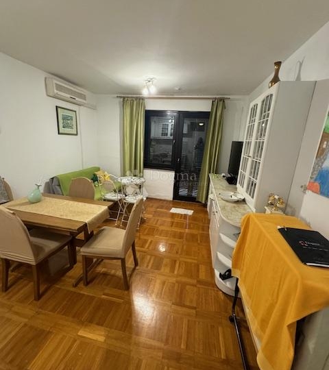 Šarmantni stan  na Drenovi s balkonom i pogledom na more