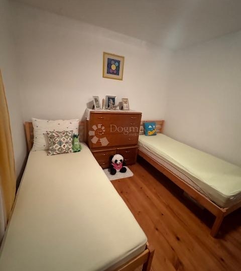 Šarmantni stan  na Drenovi s balkonom i pogledom na more