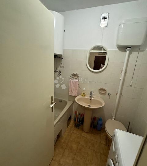 Šarmantni stan  na Drenovi s balkonom i pogledom na more