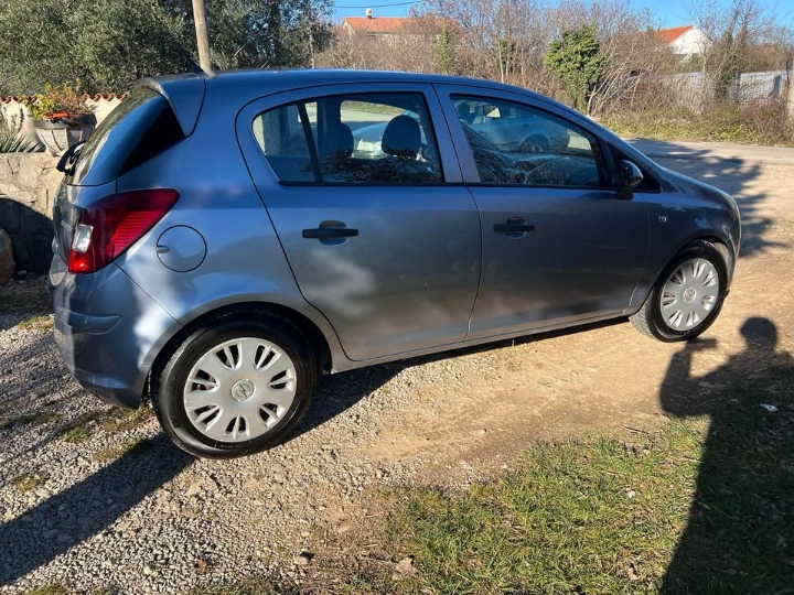 Opel Corsa 1.2 
