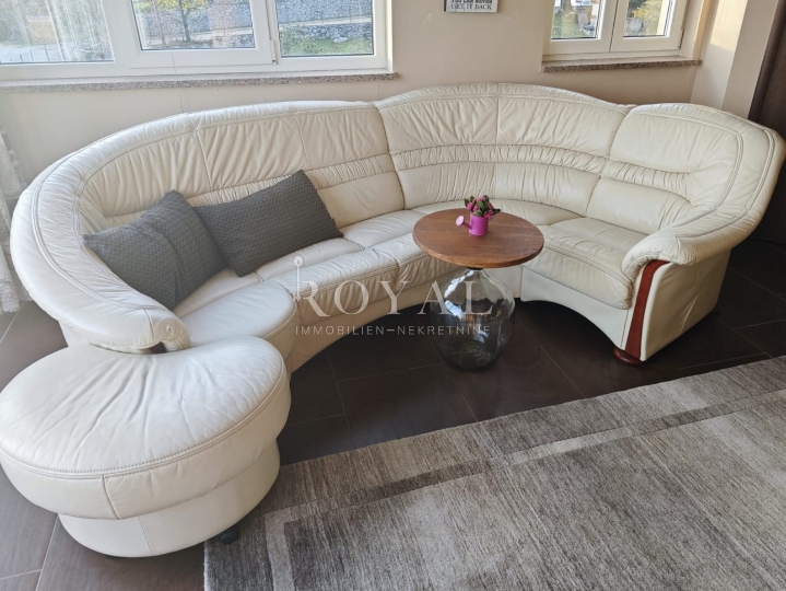 Iznajmljujem etažu na Viškovu