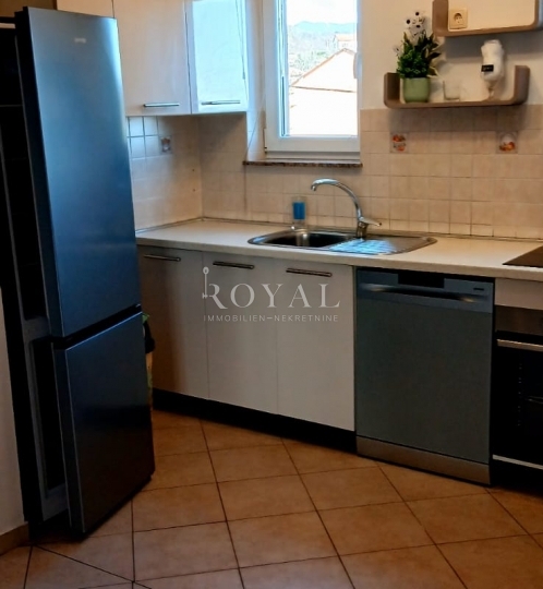 Iznajmljujem etažu na Viškovu