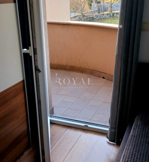 Iznajmljujem etažu na Viškovu