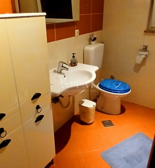 Iznajmljujem etažu na Viškovu