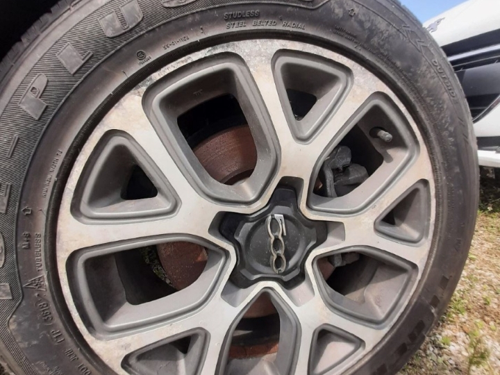 Prodajem Peugeot 2008 1.6 blu hdi