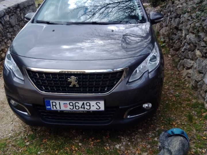 Prodajem Peugeot 2008 1.6 blu hdi