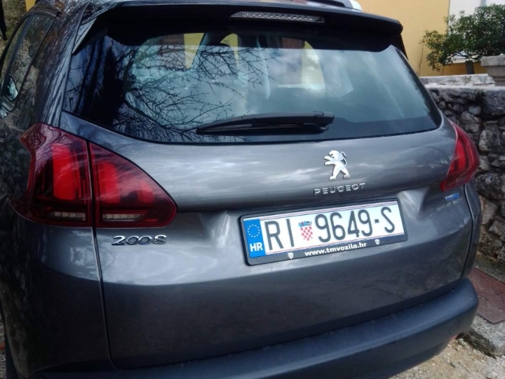 Prodajem Peugeot 2008 1.6 blu hdi