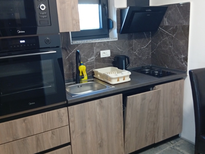 Najam garsonijere, Kostrena