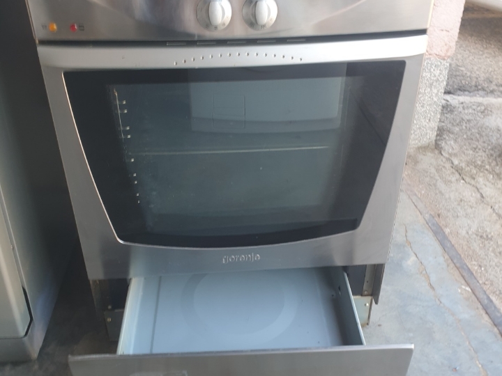 El. štednjak Gorenje staklokeramika