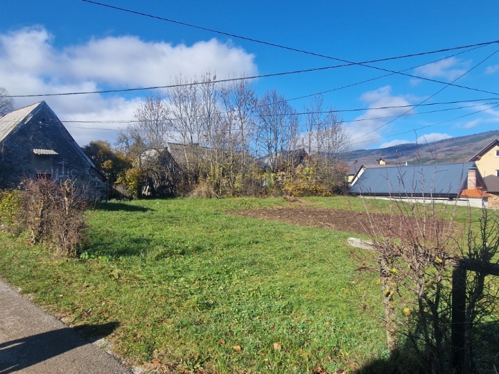 Kuća za adaptaciju sa zemljištem