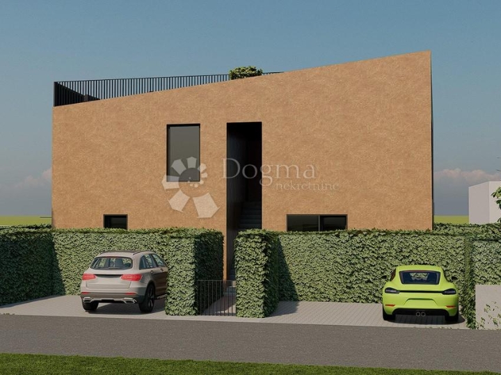 Poreč - jednosoban stan s dvorištem u prizemlju 4 km do mora