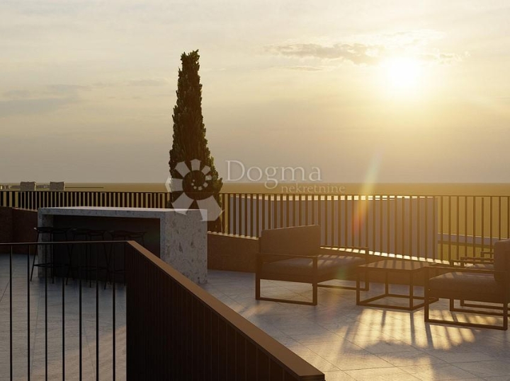 Poreč - jednosoban stan s dvorištem u prizemlju 4 km do mora