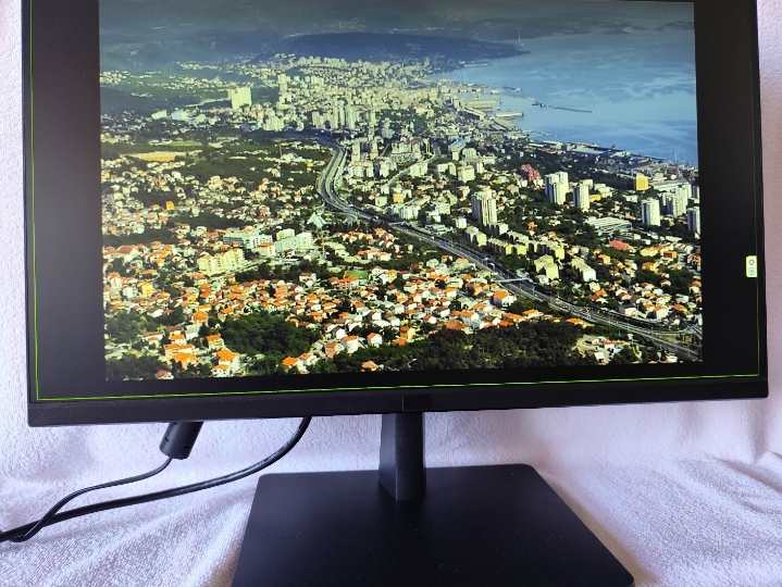 Led monitor 22" za PC