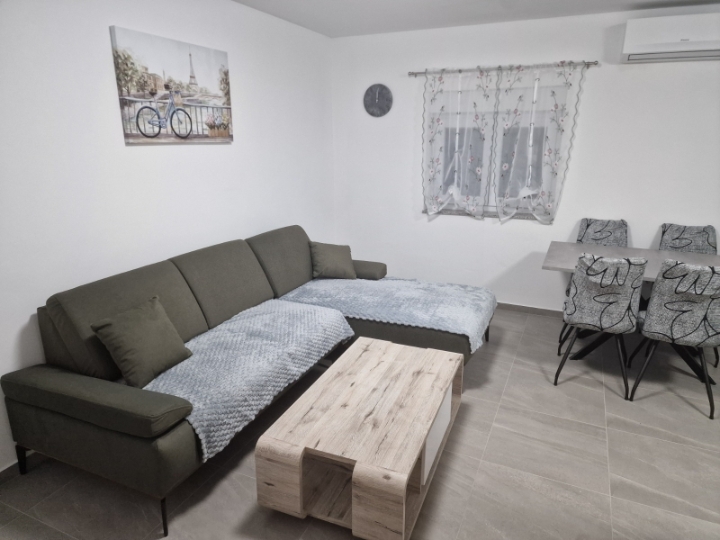 Rijeka, Hosti, 1S+DB