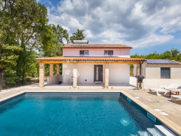 Hitno!!!! Prekrasna prizemnica na mirnoj lokaciji