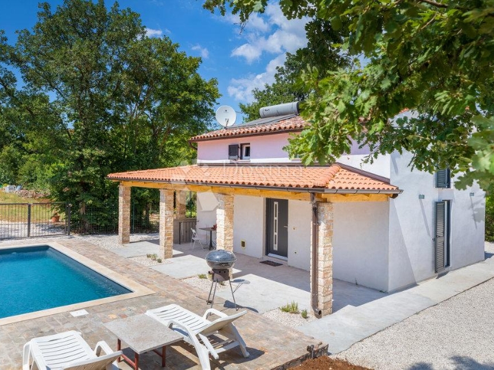 Hitno!!!! Prekrasna prizemnica na mirnoj lokaciji