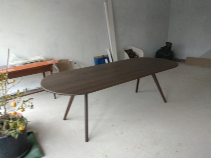 Stol orahovina za više osoba