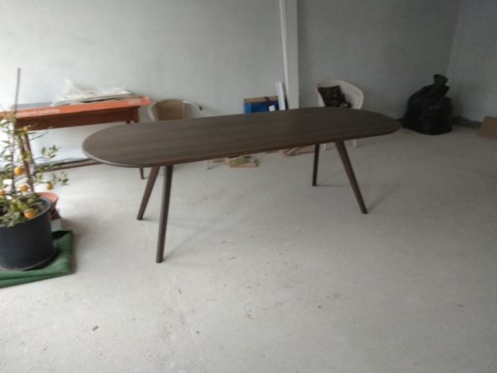 Stol veliki za vise osoba