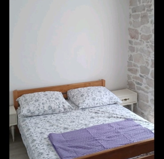 Prodajem kuću na Velom Ižu