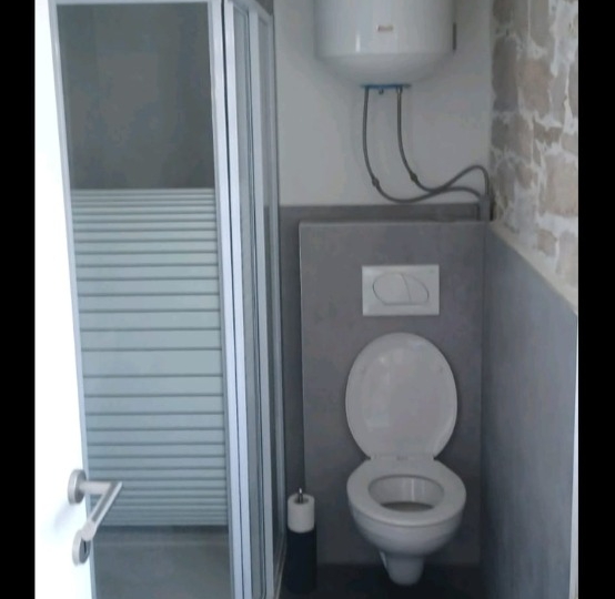 Prodajem kuću na Velom Ižu