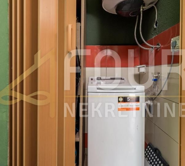 Opatija, kuća - prizemnica s natkrivenom terasom i okućnicom