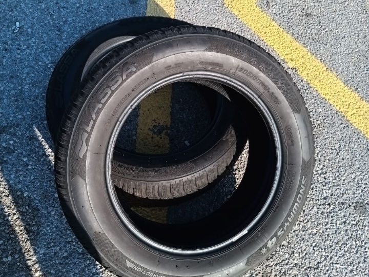 Gume Lassa 205/60/16 zimske