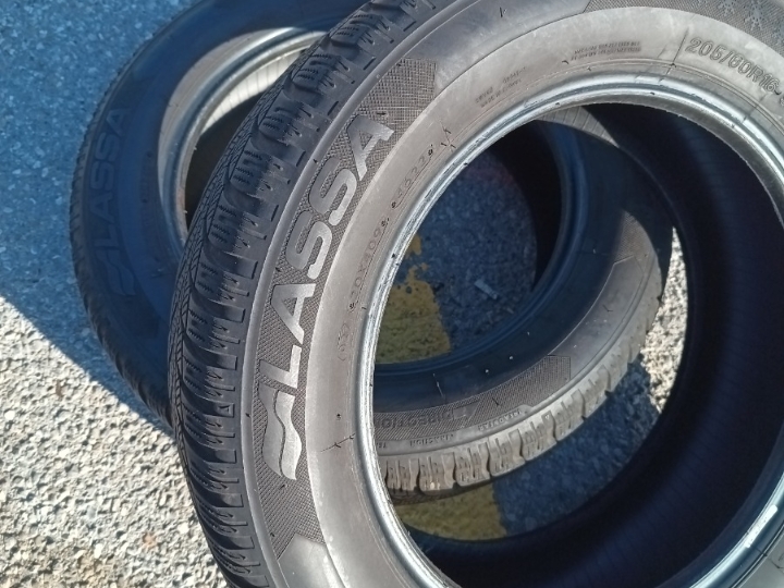 Gume Lassa 205/60/16 zimske