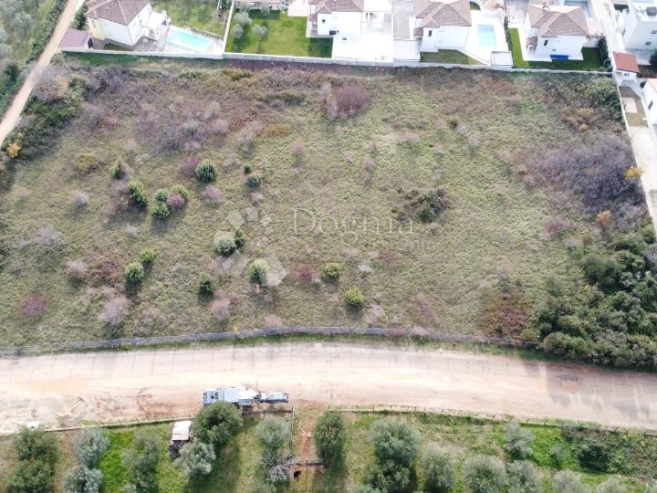 Rijetkost na tržištu! Istra, zemljište 8.388 m2, pogled na more