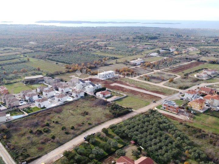 Rijetkost na tržištu! Istra, zemljište 8.388 m2, pogled na more