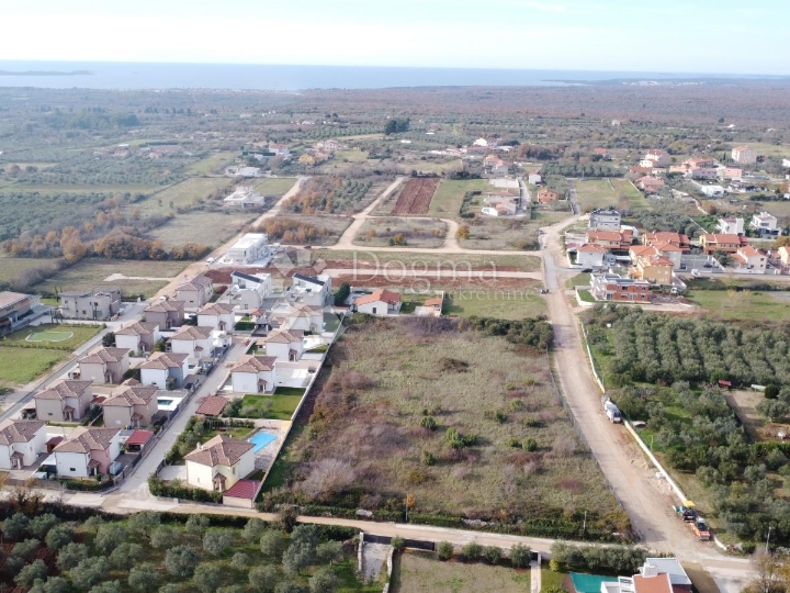 Rijetkost na tržištu! Istra, zemljište 8.388 m2, pogled na more