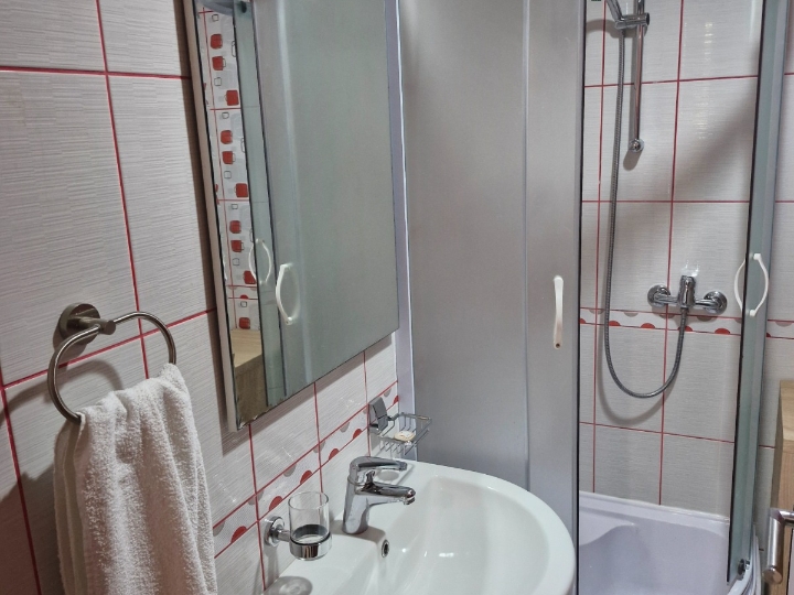 Iznajmljujem garsonijeru