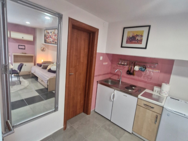 Iznajmljujem garsonijeru