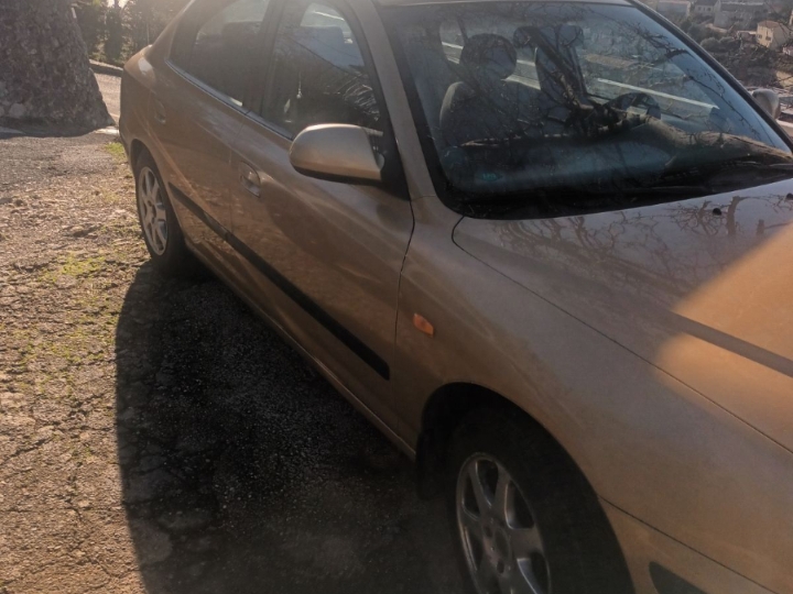 Hyundai Elantra 1.6 benz.