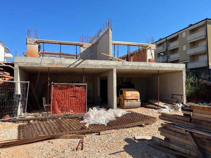 Umag, plaža 150 m , 96 m2 za samo 311.000€
