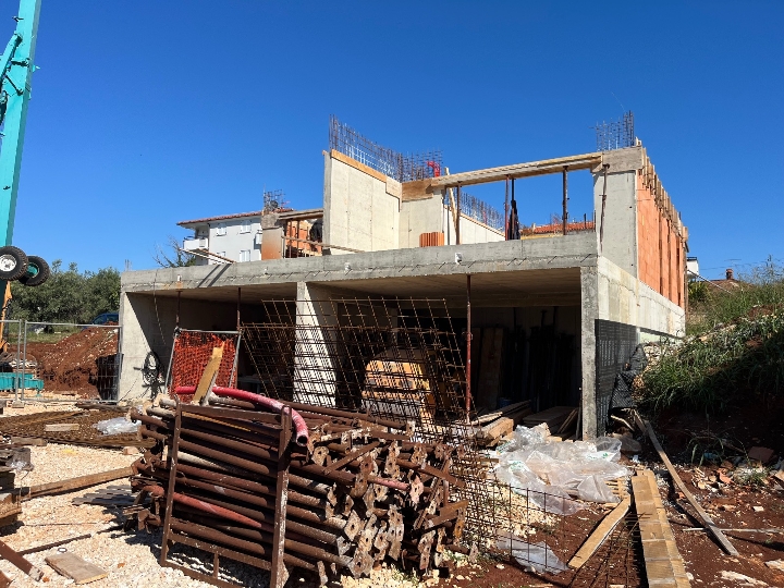 Umag, plaža 150 m , 96 m2 za samo 311.000€