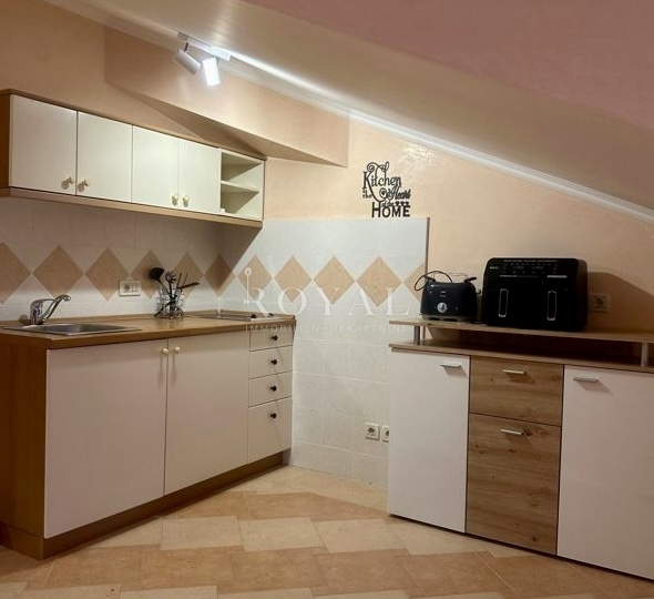 Najam dvoetažnog stana na Kozali