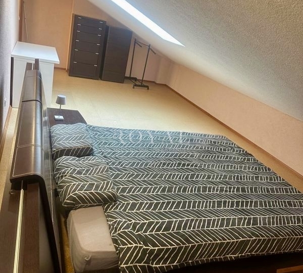 Najam dvoetažnog stana na Kozali