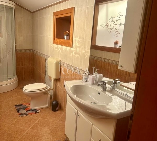 Najam dvoetažnog stana na Kozali