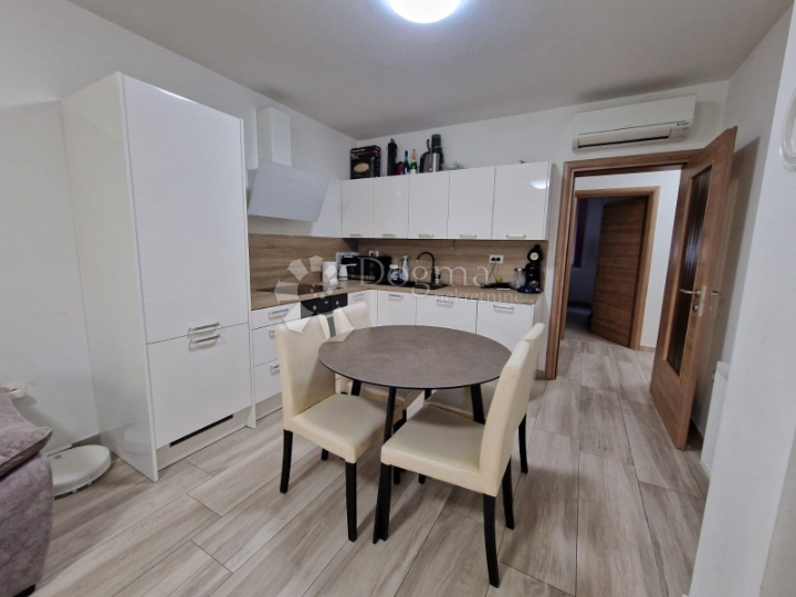 Prekrasan stan u novogradnji (Najam cijele sezone)